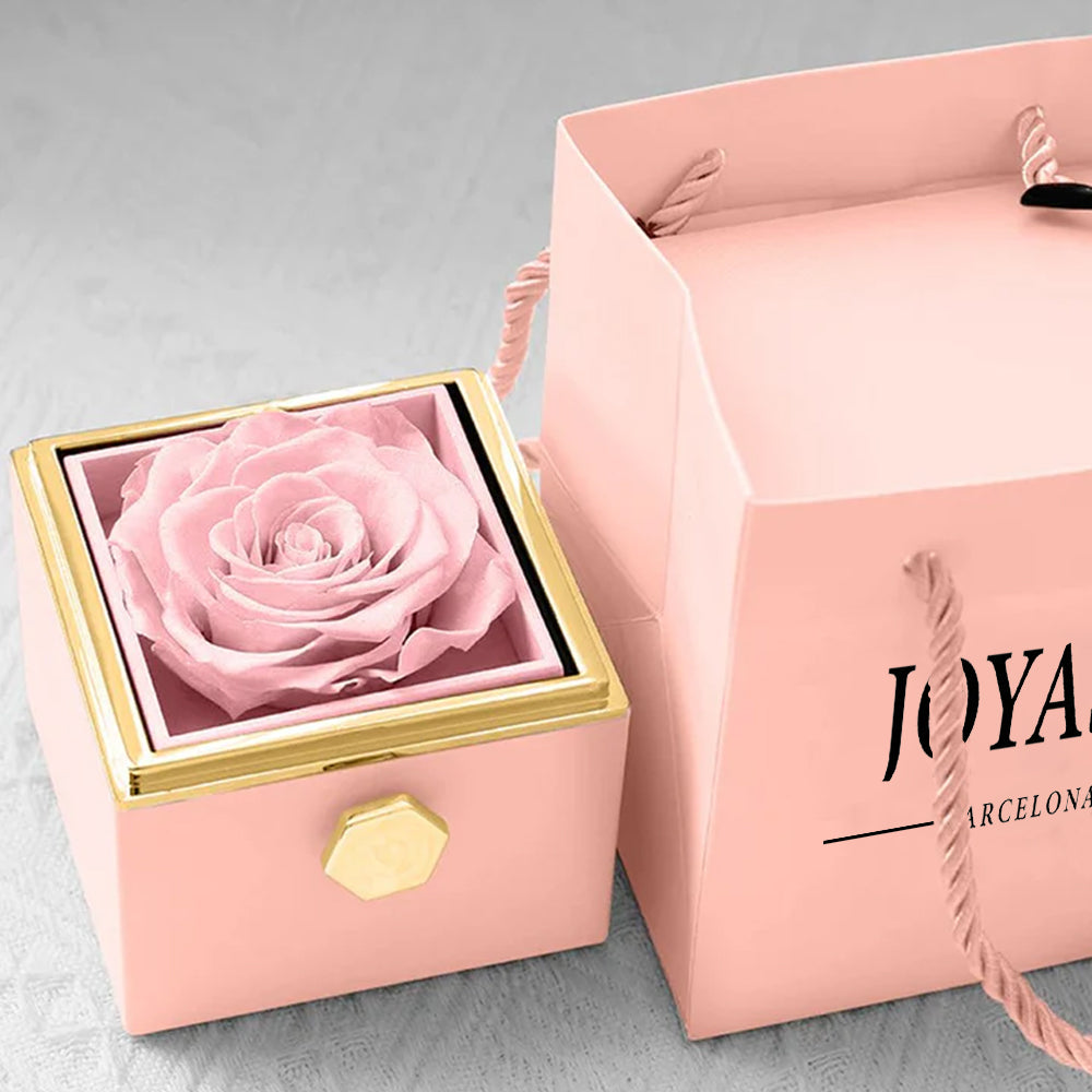 COLLAR GRABADO CON CAJA DE ROSA ETERNA